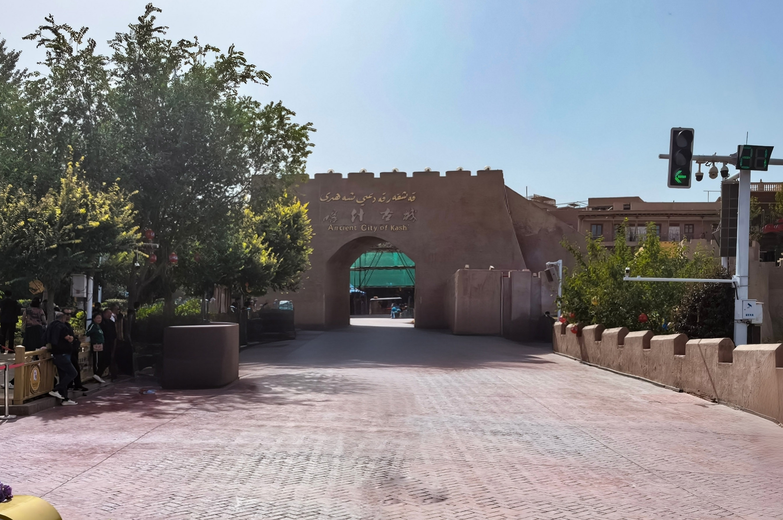 圣田華耀之扉：智守喀什古城歲月長卷的合金精魄 